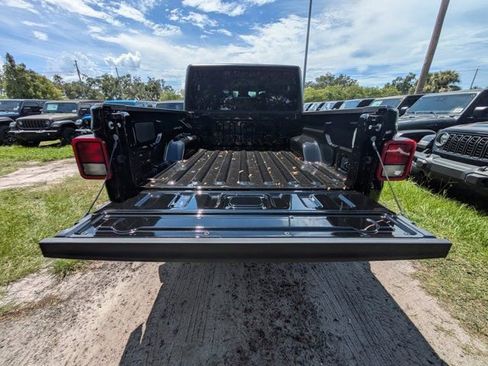 New 2025 Jeep Gladiator Sport image 11