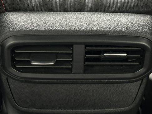 Used 2025 Honda Pilot Sport image 16