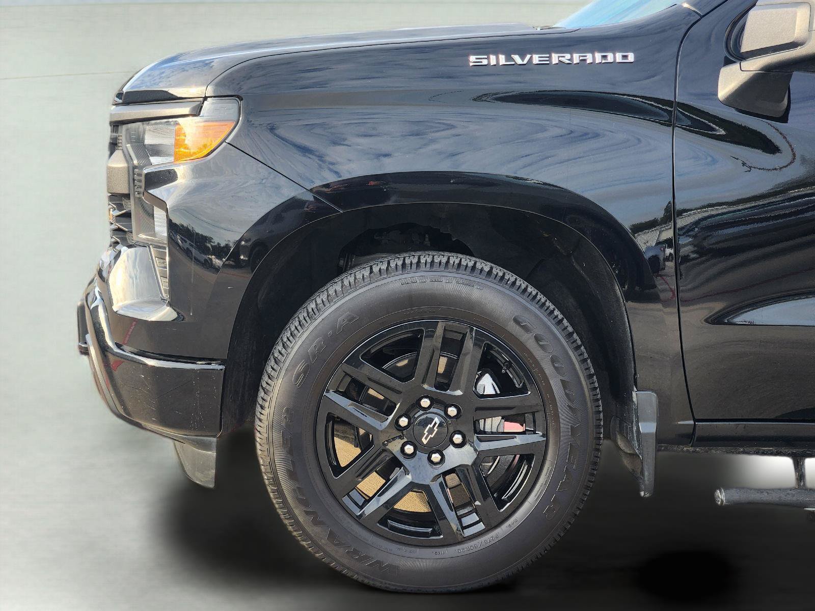 Used 2023 Chevrolet Silverado 1500 Custom RWD image 9