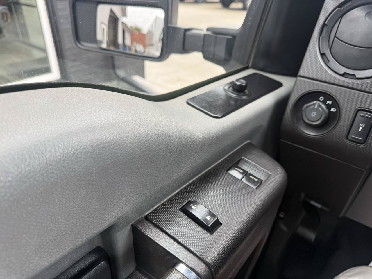 Used 2015 Ford F250 XL w/ Power Equipment Group AWD/4WD image 24