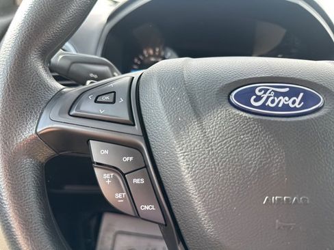 Used 2018 Ford Edge SE image 36