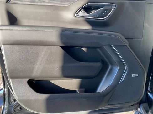 Used 2022 GMC Yukon XL SLT w/ SLT Luxury Package image 8