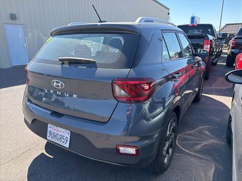 Used 2025 Hyundai Venue SEL image 2
