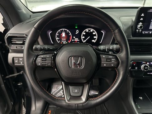 Used 2025 Honda Pilot TrailSport image 14