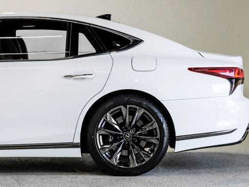 Used 2021 Lexus LS 500 F Sport w/ Accessory Package (Z2) image 16