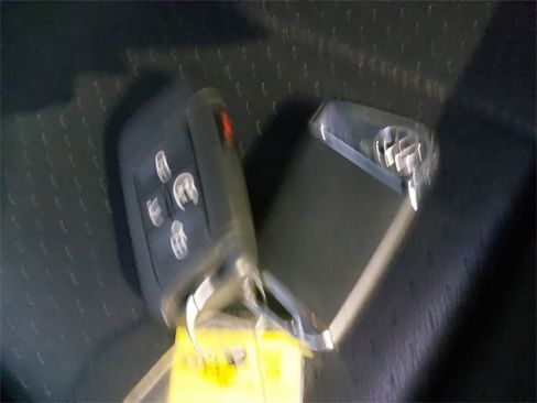 Used 2023 Volkswagen Atlas Cross Sport SE image 35