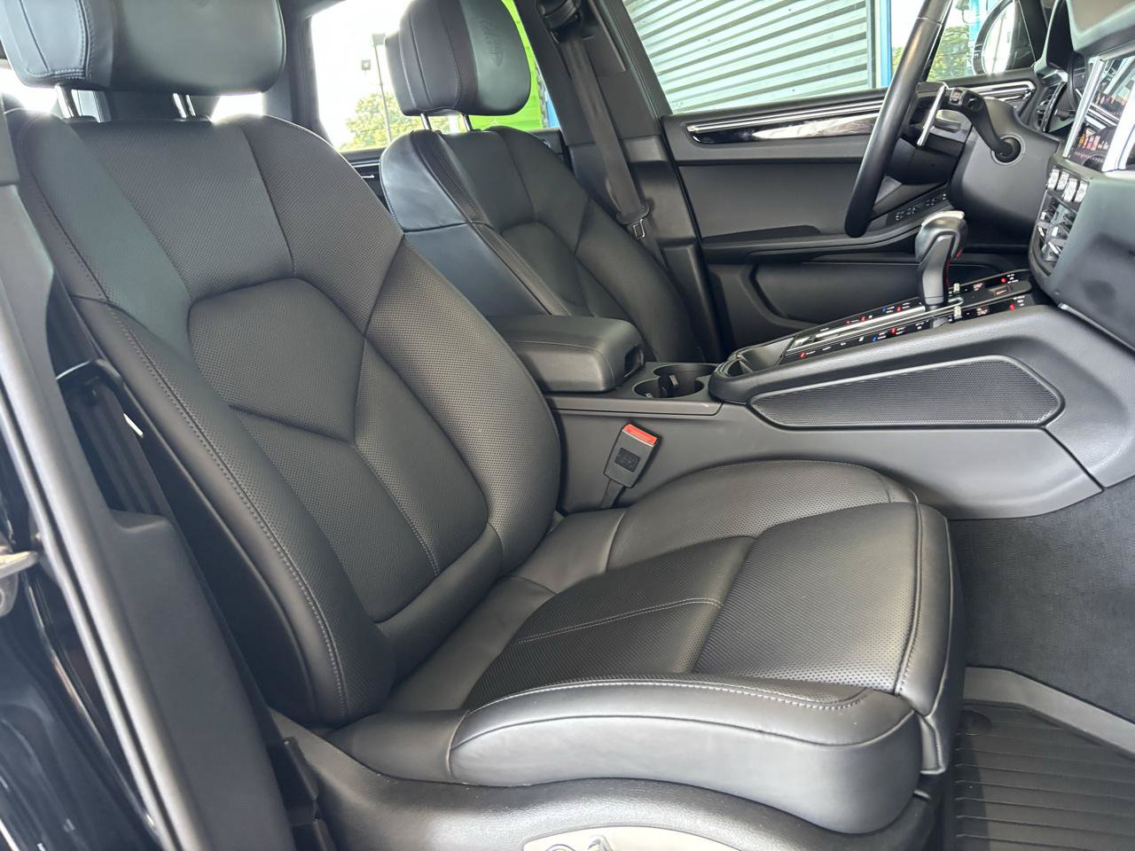 Used 2023 Porsche Macan S AWD/4WD image 25