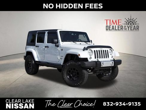 Used 2018 Jeep Wrangler Unlimited Sahara w/ Connectivity Group AWD/4WD image 1