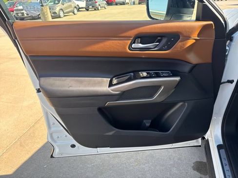 Used 2024 Nissan Pathfinder Platinum AWD/4WD image 20