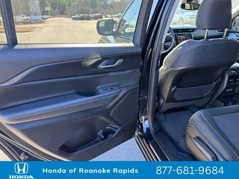 Used 2023 Jeep Grand Cherokee L Laredo image 17