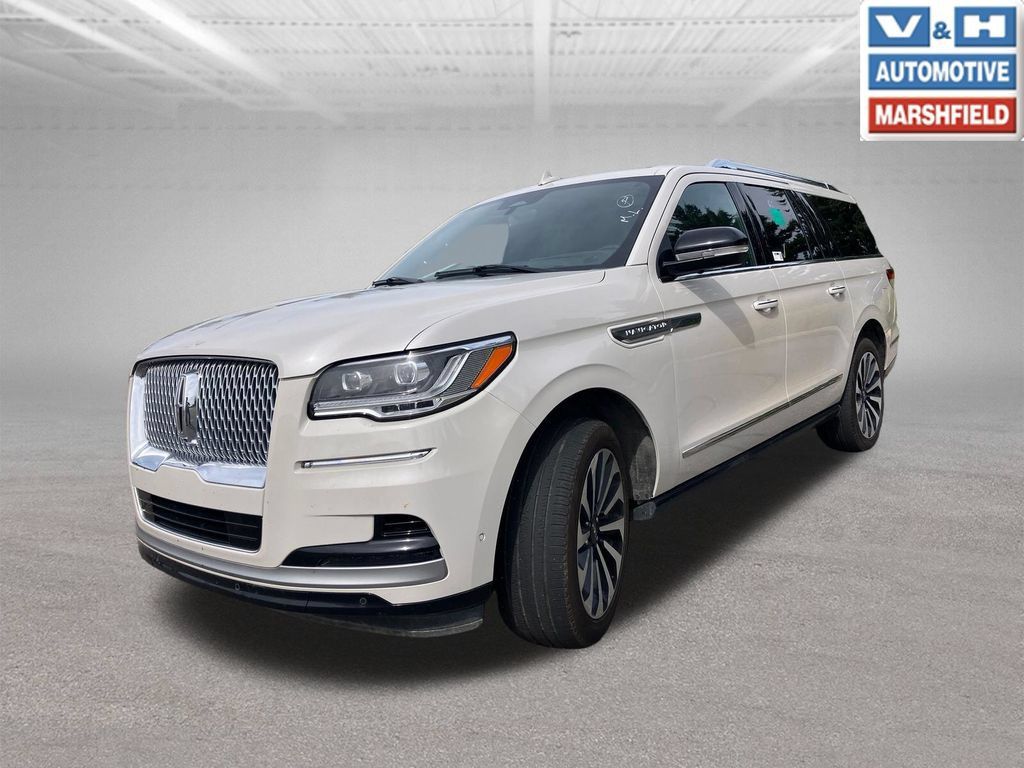 Used 2024 Lincoln Navigator L Reserve w/ Equipment Group 201A AWD/4WD image 9