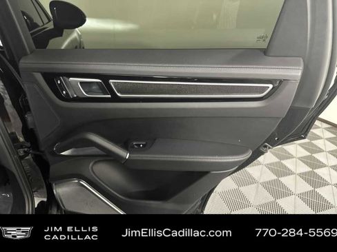 Used 2022 Porsche Cayenne Turbo S image 15