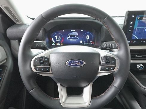 Used 2025 Ford Explorer Active image 13
