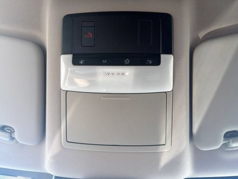 Used 2025 Nissan Rogue SV FWD image 33