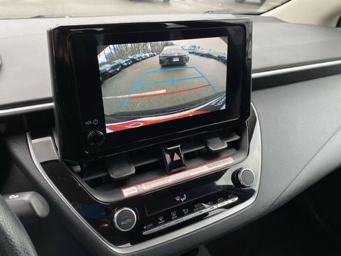 Used 2025 Toyota Corolla LE image 31