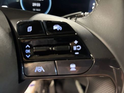 New 2025 Hyundai Elantra Limited image 41