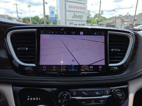 Used 2023 Chrysler Pacifica Limited w/ Uconnect Theater Family Group AWD/4WD image 15