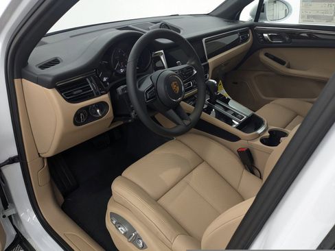 New 2026 Porsche Macan image 4