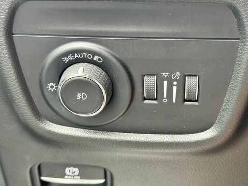 Used 2021 Jeep Grand Cherokee L Summit w/ Luxury Tech Group V AWD/4WD image 36