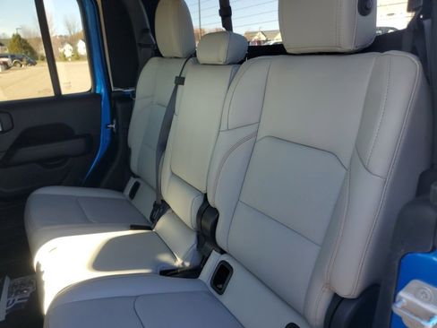 Used 2021 Jeep Gladiator Mojave image 32