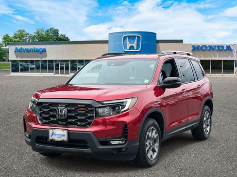 Certified 2023 Honda Passport TrailSport image 2
