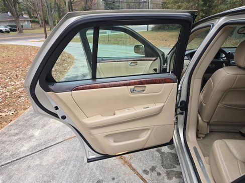 Used 2007 Cadillac DTS image 36