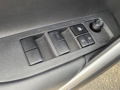 Certified 2024 Toyota Corolla Cross XSE image 17