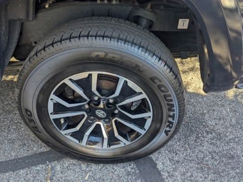 Used 2020 Toyota Tacoma TRD Sport image 10