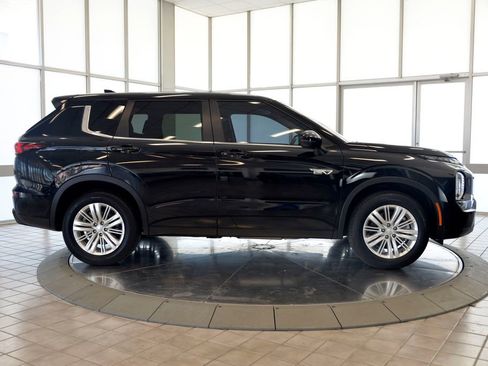 Used 2025 Mitsubishi Outlander ES AWD/4WD image 10