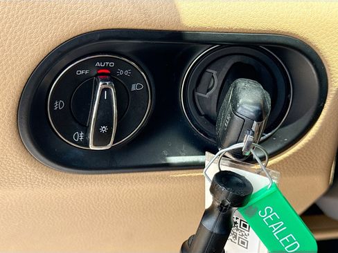 Used 2018 Porsche Macan AWD/4WD image 34