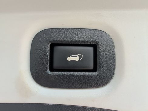 Used 2017 Nissan Rogue SV AWD/4WD image 23