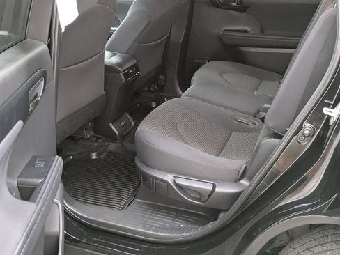Used 2023 Toyota Highlander LE AWD/4WD image 35