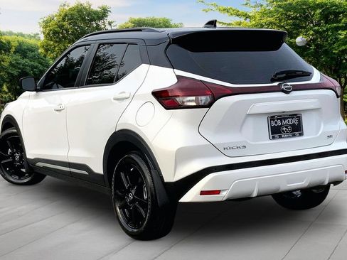 Used 2024 Nissan Kicks SR w/ SR Premium Package FWD image 4