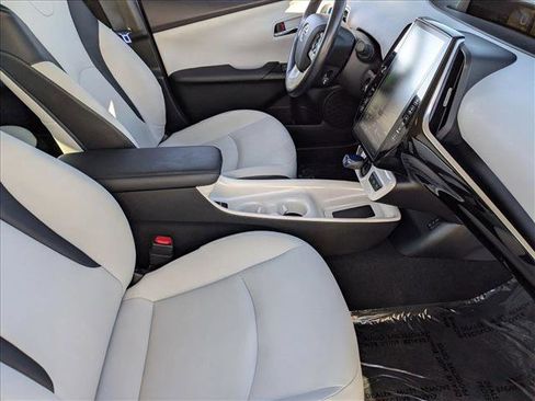 Used 2018 Toyota Prius Prime Premium image 19