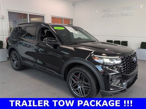 Used 2025 Ford Explorer ST image 2