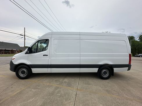 Used 2023 Mercedes-Benz Sprinter 2500 image 4