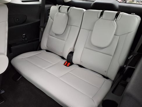 Used 2025 Ford Explorer Platinum w/ Ultimate Package image 14