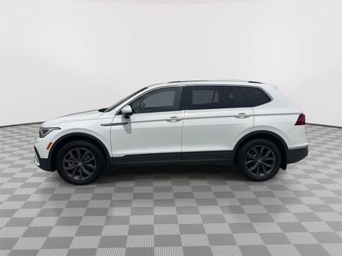 Used 2024 Volkswagen Tiguan SE w/ Panoramic Sunroof Package AWD/4WD image 6
