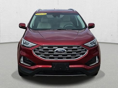 Used 2019 Ford Edge Titanium w/ Class II Trailer Tow Package image 2