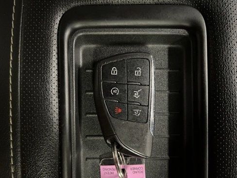 Used 2023 GMC Yukon XL SLT image 52