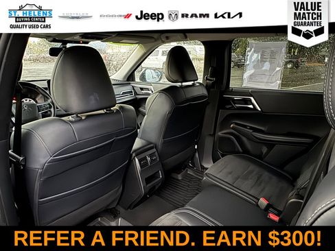 Used 2024 Mitsubishi Outlander SE image 34