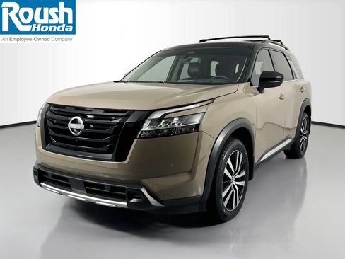 Used 2024 Nissan Pathfinder Platinum w/ Black Appearance Package AWD/4WD image 1
