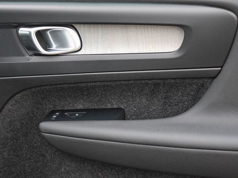 New 2026 Volvo XC40 B4 Core w/ Climate Package image 19