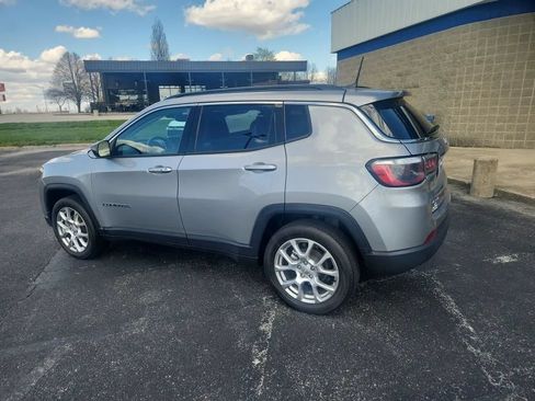 Used 2022 Jeep Compass Latitude AWD/4WD image 2