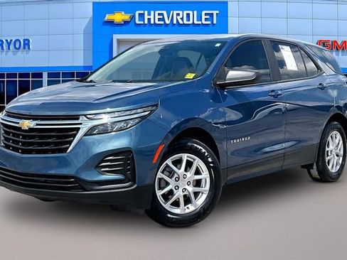 Used 2024 Chevrolet Equinox LS w/ LS Convenience Package FWD image 3