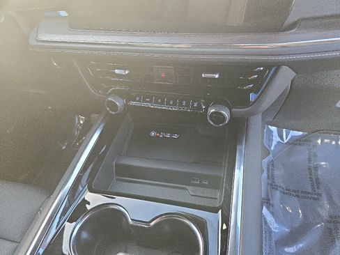 New 2026 Chevrolet Tahoe Premier AWD/4WD image 18