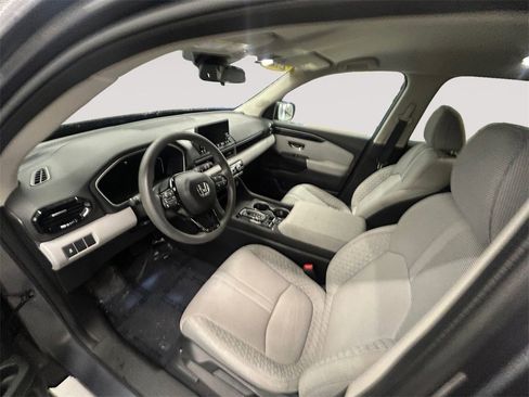 Used 2023 Honda Pilot LX image 10