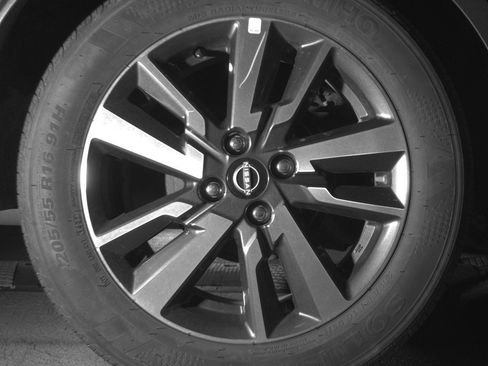 Used 2025 Nissan Versa SV FWD image 15