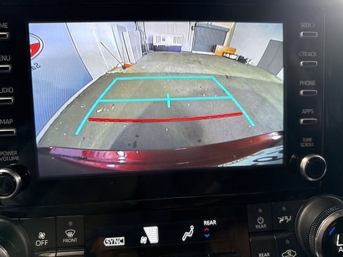 Used 2022 Toyota Highlander LE image 46