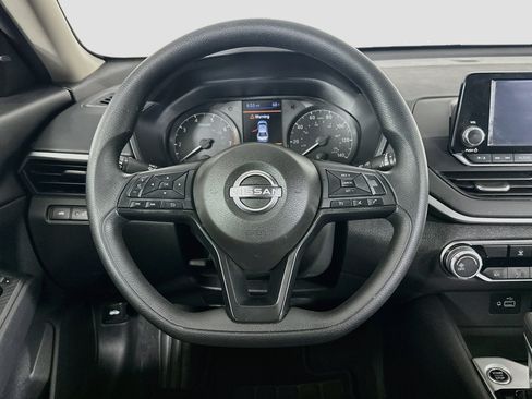 Used 2024 Nissan Altima 2.5 S FWD image 17